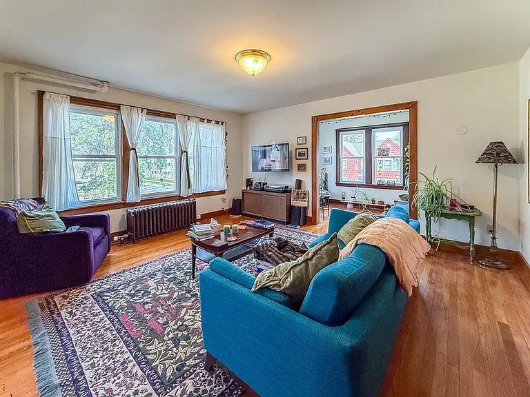407 W Green St #4 — Photo 3