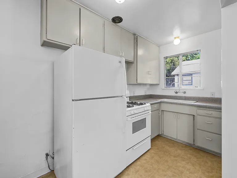 56 N Parkwood Ave #1 — Photo 3