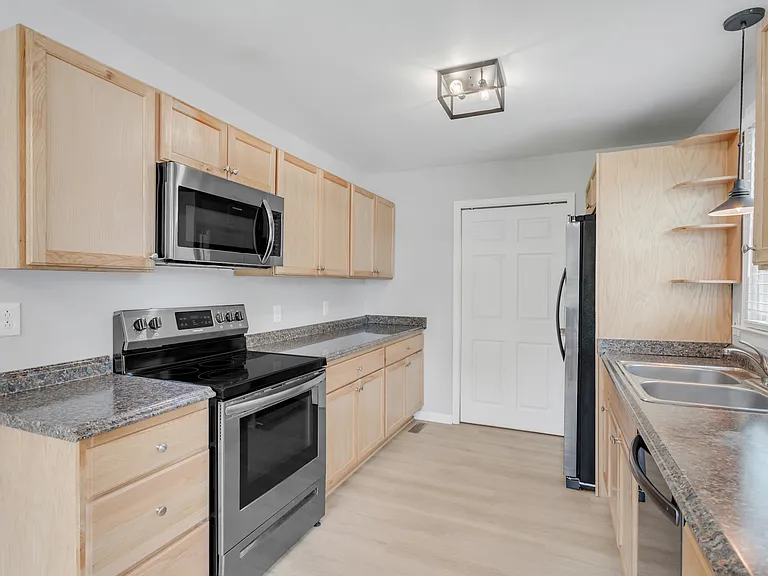 304 Lallemand Ct — Photo 17