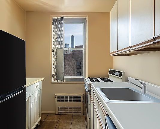 3rd image of 245 Henry St APT 6I