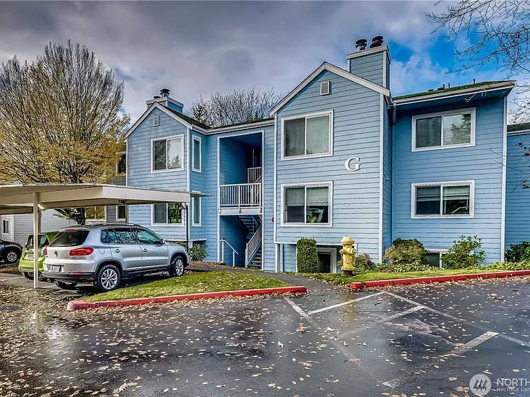 Welcome home to this beautifully updated, top-floor condo. Conveniently located in Renton with easy access to the highways, Renton Landing, and Coulon Park.