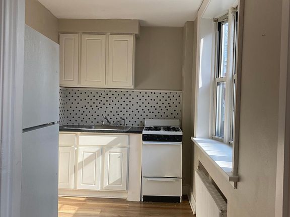 4th image of 15 Hodge Ave #9