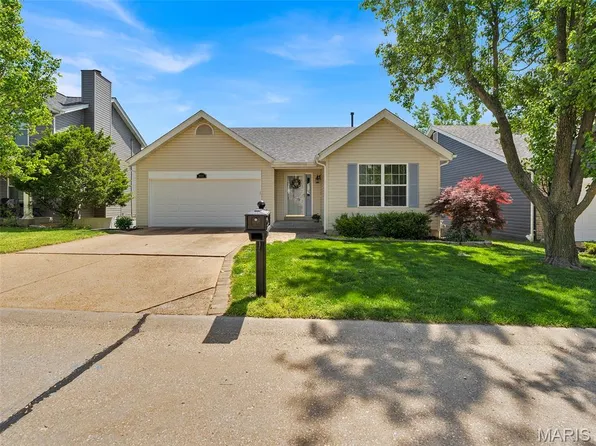 1562 Glenn Brooke Woods Cir, Ballwin, MO 63021