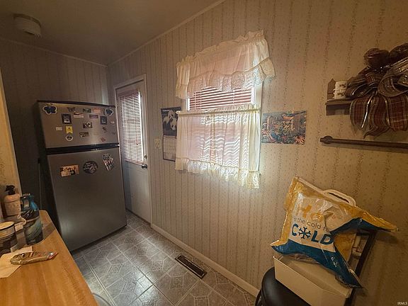 5th image of 807 Upper Circle Dr