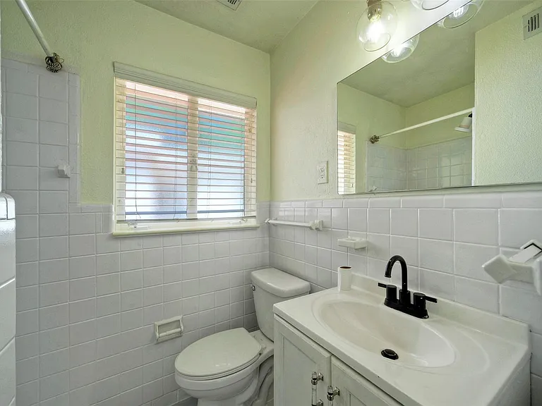 1803 Pearl St — Photo 14