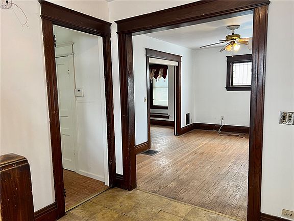 4th image of 163 Winterroth St