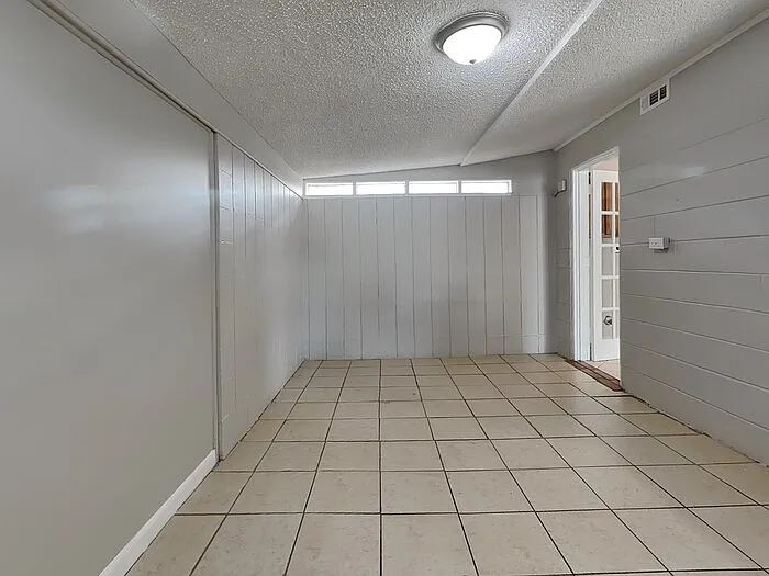 10927 Regency Dr — Photo 16