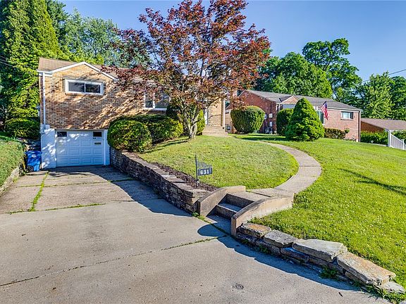 3rd image of 631 Charlotte Dr