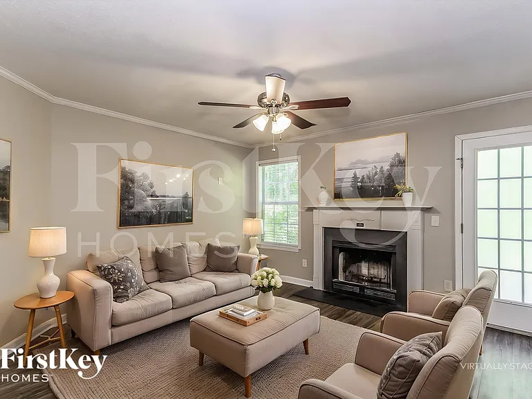 423 Aberdeen Cir — Photo 3