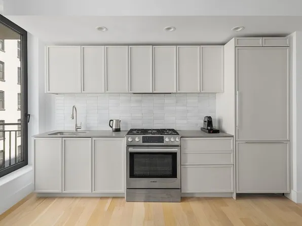 111 Montgomery St #5R, Brooklyn, NY 11225