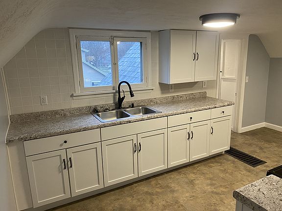 4th image of 221 E Warren Ave APT 2