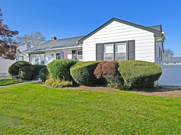 3 Joseph Avenue, Bethpage, NY 11714
