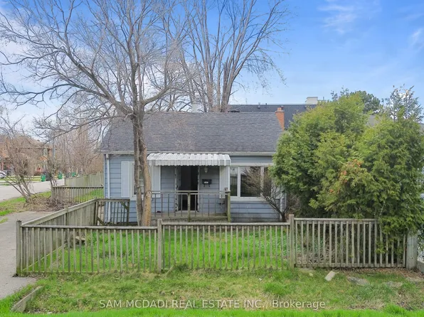 1062 West Ave, Mississauga, ON L5E 1W2