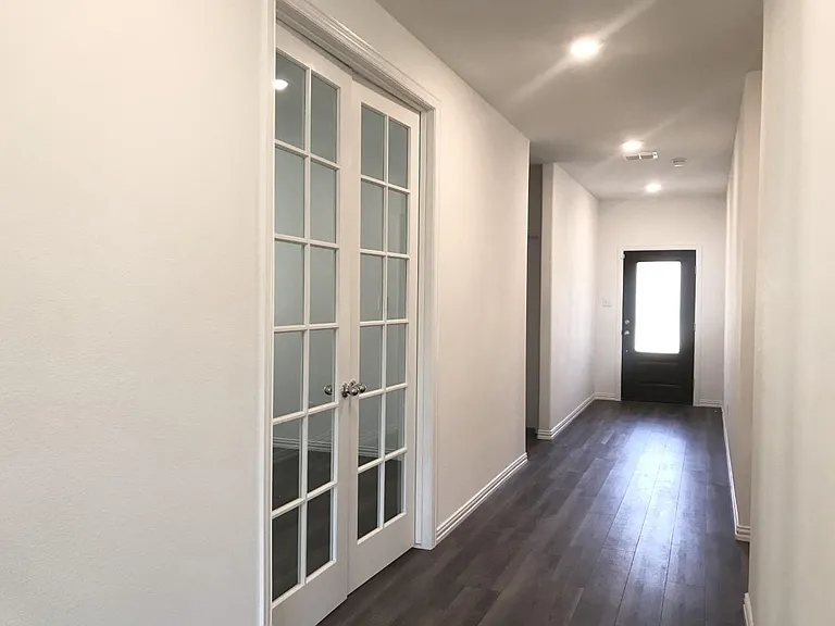 506 Saffron St — Photo 3
