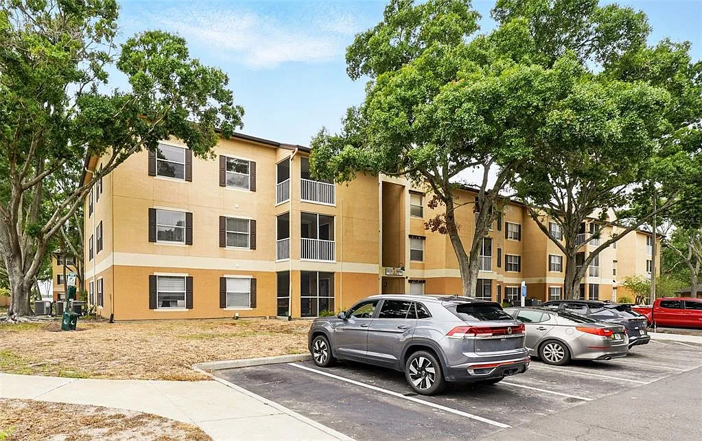 3 bed, 2.0 bath, 1193 sqft, $2,200 — Photo 2