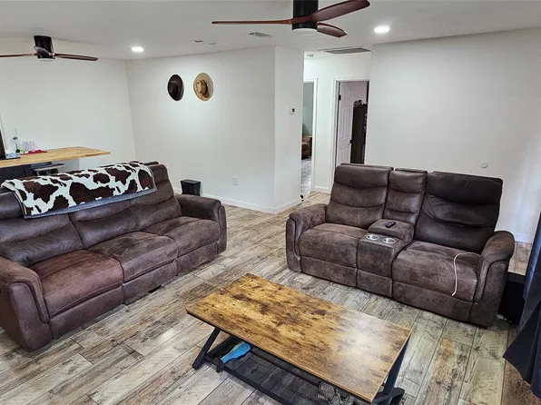225 S Avenue D, Cross Plains, TX 76443