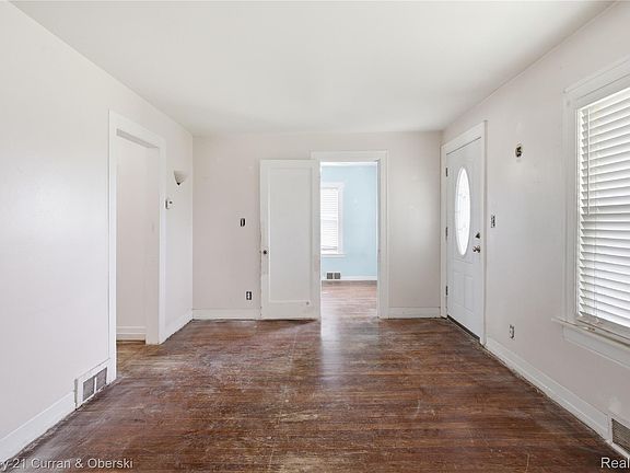 5th image of 2381 Ridge Rd