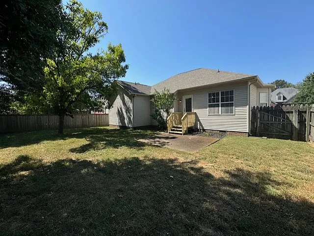2032 Glastonbury Dr — Photo 10
