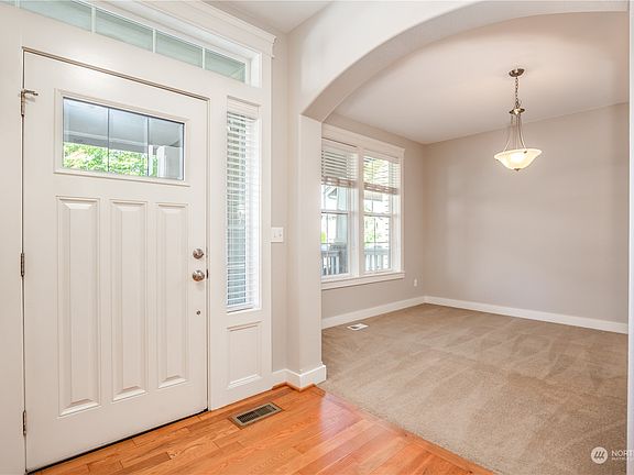 3rd image of 9724 186th Street E