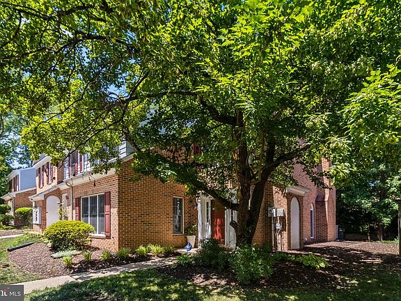 3rd image of 106 Huckleberry Dr