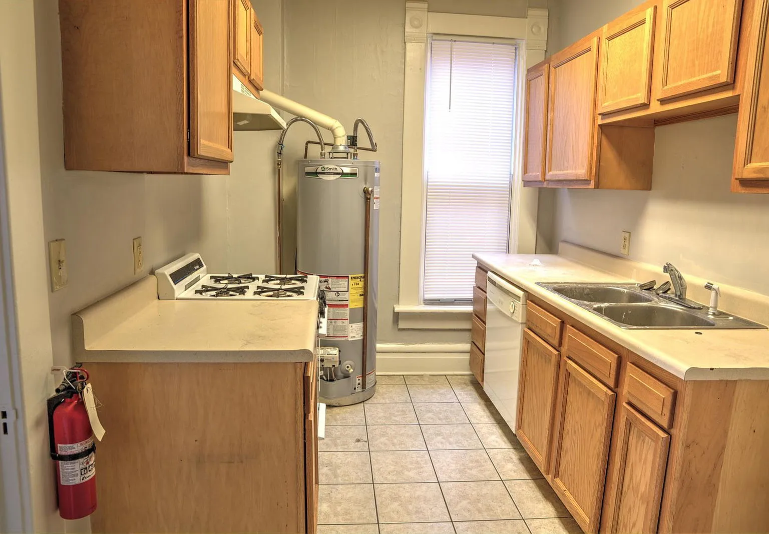 Studio, 1.0 bath, $999 — Photo 2