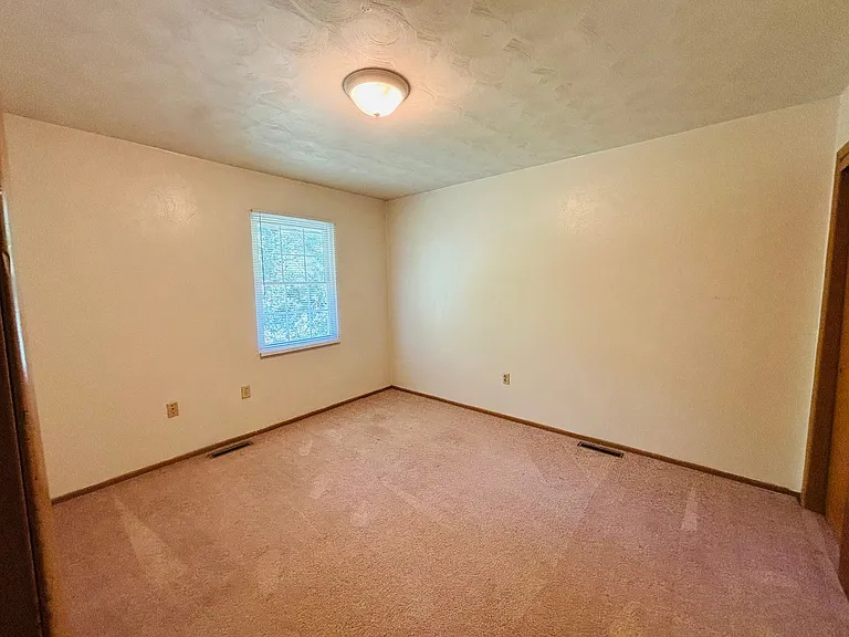 351 New Kent Rd — Photo 14