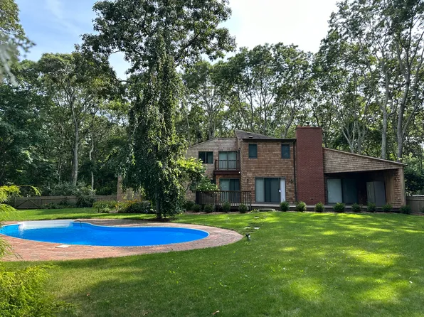 https://photos.zillowstatic.com/fp/0eccda62865cbc3116c541fc1ac1e4b8-p_e.webp