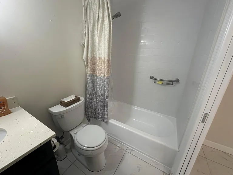 42 Sussex E #B — Photo 15