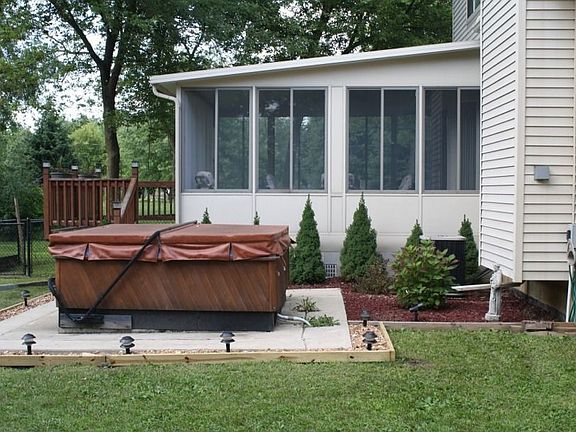 Hot Tun & 3-Season Sun Room