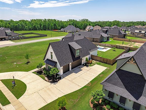 2nd image of 642 Caledonia Dr
