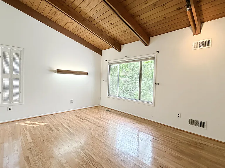 10611 Allenwood Ln — Photo 24