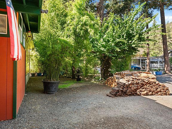 4th image of 537 Thompson Creek Rd Unit 19