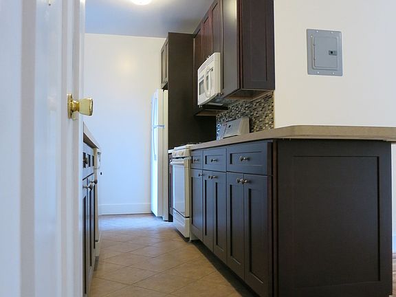 5th image of 403 Audubon Ave APT 1B