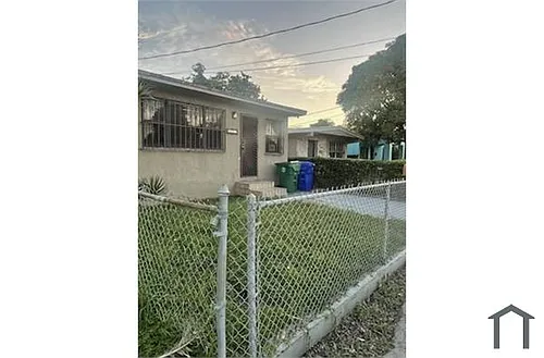 1548 NW 70th St Photo 1