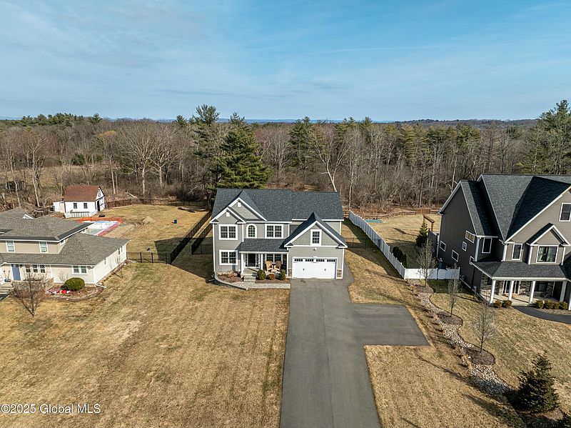 2nd image of 842 Pearse Road