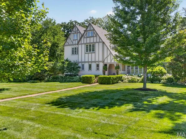 638 Sherwood Dr, Saint Louis, MO 63119