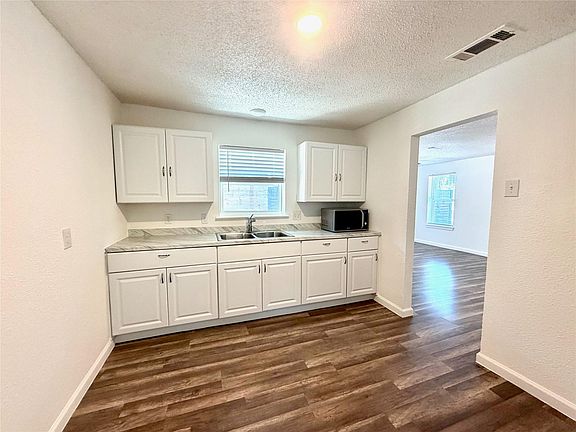 5th image of 2207 E 12th St