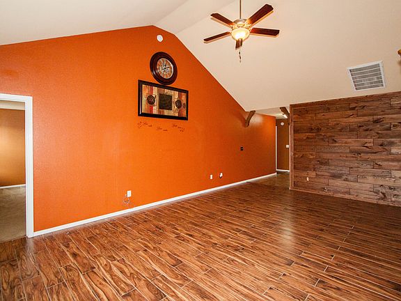 4th image of 4400 N 34th St
