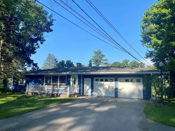 1806 Barr St, Hillsdale, MI 49242