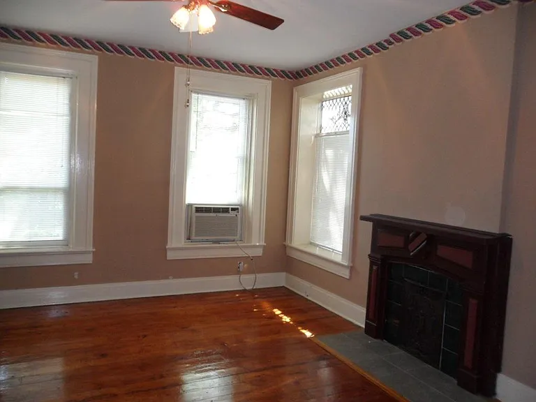 1316 E 10th St #1 — Photo 3