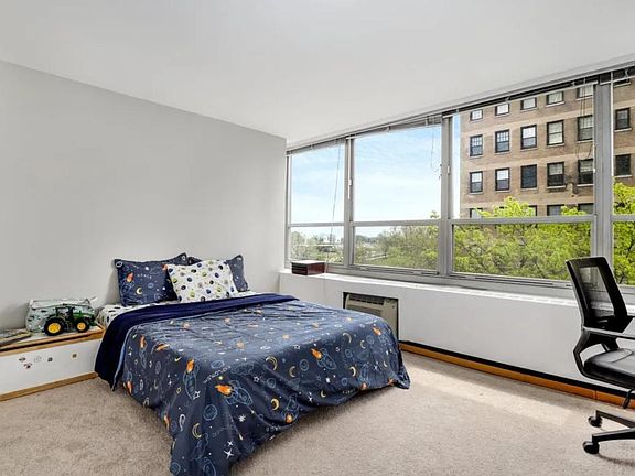 5th image of 3550 N Lake Shore Dr APT 402