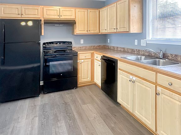 5th image of 2203 Moran St