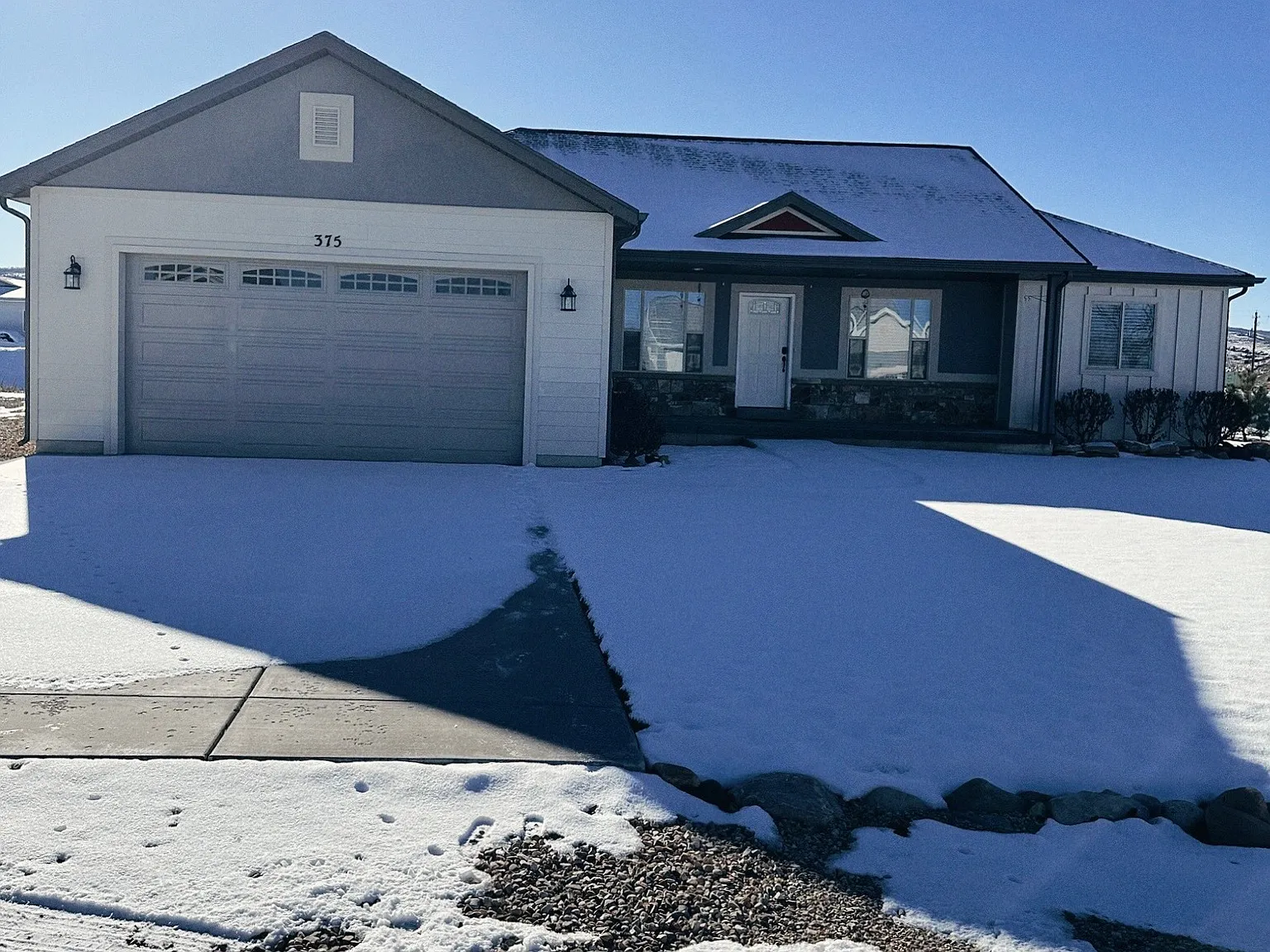 3 bed, 1800 sqft, $3,280 — Photo 1