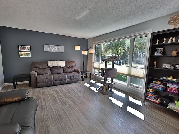 4th image of 26 Butterfield Cres