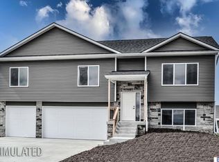 7030 NW 14th St, Lincoln, NE 68521