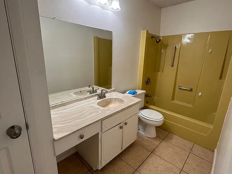 2406A N Grand Blvd #238-apt A — Photo 4