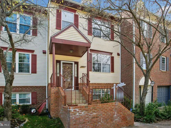 6039 Heatherwood Dr, Alexandria, VA 22310