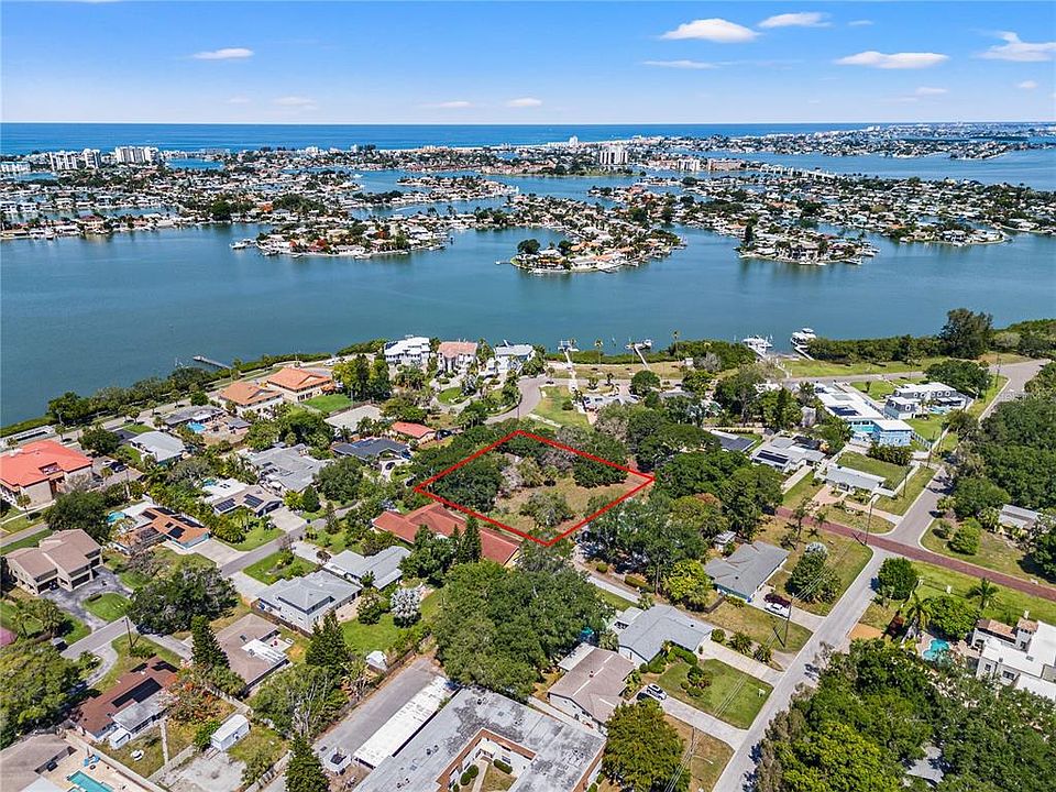 1st image of 698 VILLAGRANDE AVENUE S