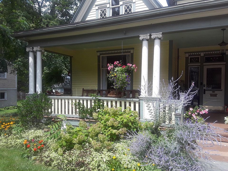1st image of 349 Main St W