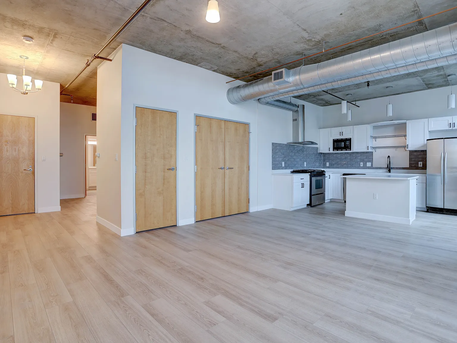 1 bed, 989 sqft, $2,350 — Photo 3